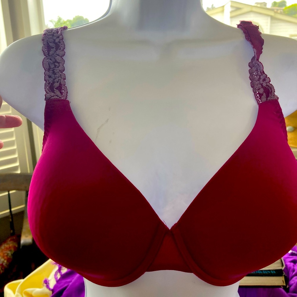 Fuchsia color Natori bra. Excelllent condition